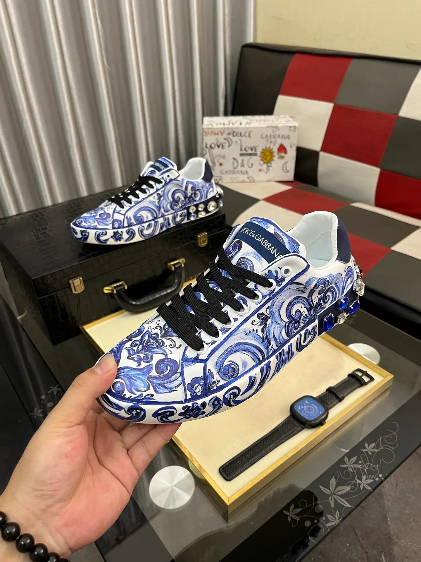 Men's shoes 💰500⌚️⌚️Dolce & Gabbana/DG heavy industry series, new casual fashion shoes 👟Simple and elegant style, fashionable and exclusive👑Fashionable and generous. Original breathable cotton + hand-painted craftsmanship, comfortable breathable lining. Exquisite luxury, super A level! Compared with the genuine product at the counter, the version is no worse at all💕Size: 35-462⃣️Color selection